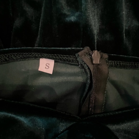 Green velvet dress - Picture 3 of 4